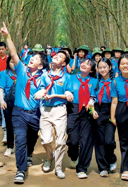 Thiếu nhi góp sức cùng thành phố vươn mình