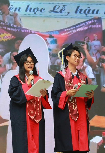 Lời hứa tuổi 18 của học trò Trường THPT Nguyễn Du