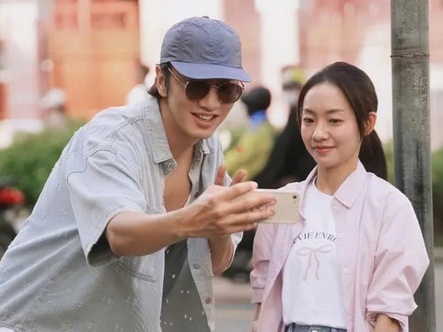 Tay anh giữ một vì sao đối đầu Chị ngã em nâng; Running man tung chiêu