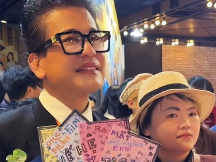 Thực hư MC Thanh Bạch bị ngó lơ, phải xếp hàng dài ở thảm đỏ?