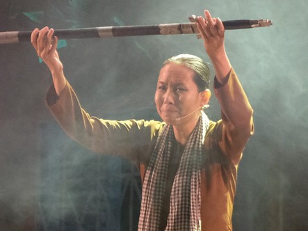 Cải lương Tây Đô làm vở Người mẹ và thanh gươm của nhà thơ Phan Vũ