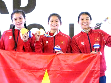 Ba chị em ruột ở Huế làm điều lịch sử ở môn vật SEA Games 33