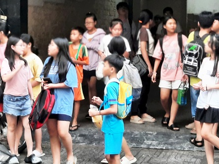 Giáo viên, nhà trường ngóng chờ hướng dẫn mới về dạy thêm