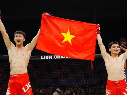 Võ sĩ Trung Quốc chủ quan, bị Thành Thoan cho đo sàn