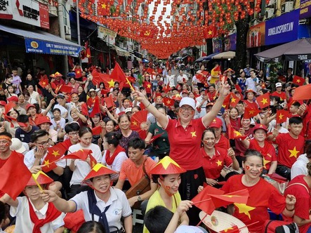 Netizen định làm gì với 100.000 đồng được 'lì xì' ăn Tết Độc lập?