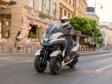 Xe máy Yamaha lần đầu trang bị túi khí, giá bán có thể lên tới gần 300 triệu