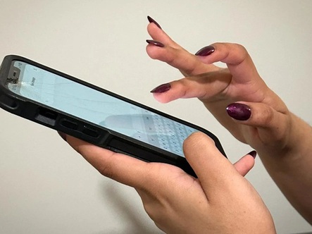 Phát minh lạ: Sơn móng biến móng tay thành 'bút cảm ứng'