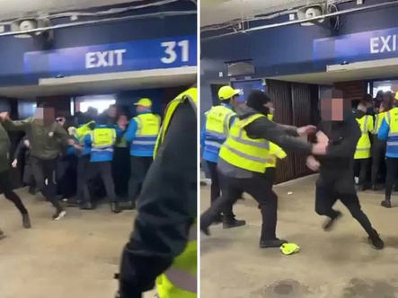 Thiếu vé, CĐV xông vào sân qua lối thoát hiểm gây hỗn loạn ở Scotland