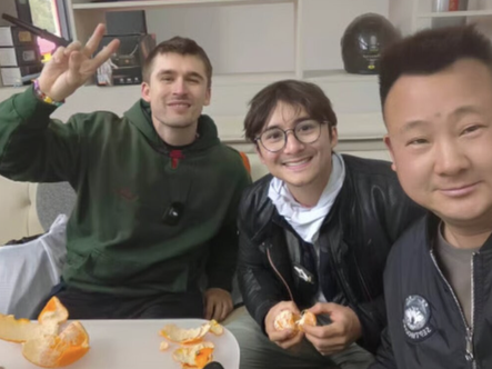 Khách Tây vào nhầm đám tang vì tưởng là... nhà hàng