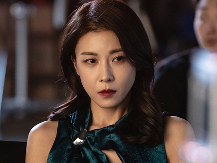 Ha Ji Won đáng sợ và đầy toan tính trong Climax