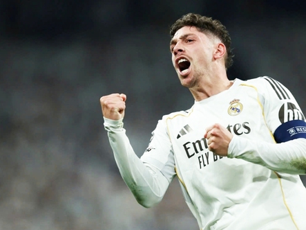 Valverde của Real Madrid 'hồn vía lên mây' vì sút chấn thương con trai Zidane