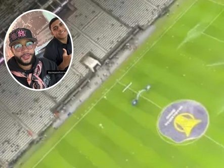 Memphis Depay gây sốt khi đi xem bóng đá bằng trực thăng