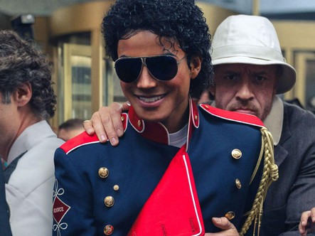 Phim về Michael Jackson vượt 700 triệu USD doanh thu phòng vé