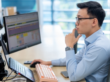 Sau cú rung lắc mạnh của VN-Index, nhà đầu tư thận trọng 'bẫy tăng giá'