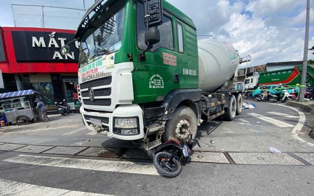 Những nguyên nhân khiến người đi xe máy dễ rơi vào ‘điểm mù’ của xe lớn