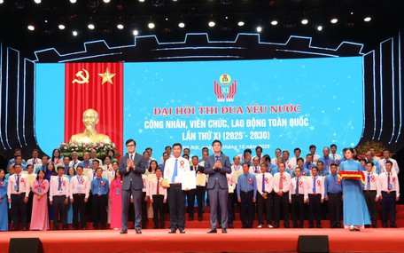 Đại diện ngành điện TP.HCM được vinh danh tại Đại hội thi đua yêu nước