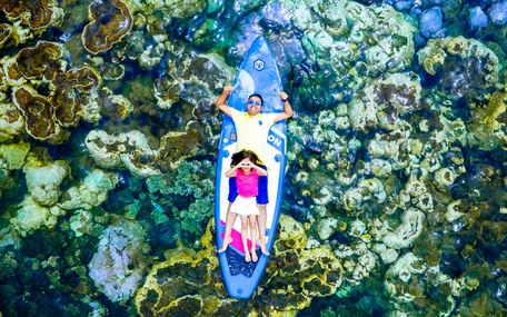 Phú Quốc đang đẹp nhất trong năm, khách quốc tế đổ về khám phá cả biển và rừng