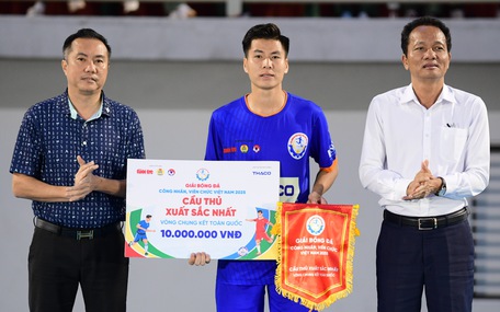 Nguyễn Anh Sơn giành danh hiệu Cầu thủ xuất sắc nhất Giải bóng đá công nhân, viên chức Việt Nam 2025