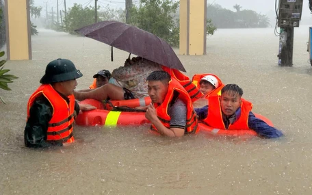 Lũ trên sông Dinh Ninh Hòa vượt mức lịch sử năm 1986, lũ trên sông Ba đang rút chậm
