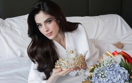 Cựu giám khảo yêu cầu tước vương miện tân hoa hậu Miss Universe