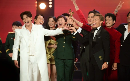 Mưa đỏ nhận Bông sen vàng cùng 4 giải cá nhân xuất sắc tại Liên hoan phim Việt Nam