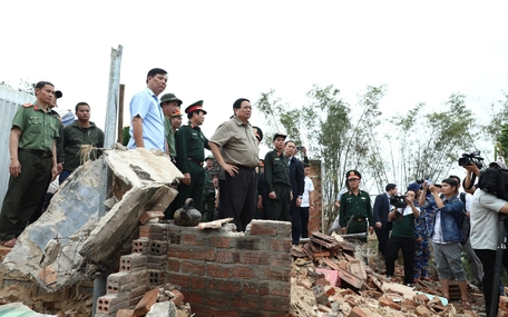 Thủ tướng yêu cầu mở 'chiến dịch Quang Trung' dựng lại nhà cửa cho dân vùng lũ