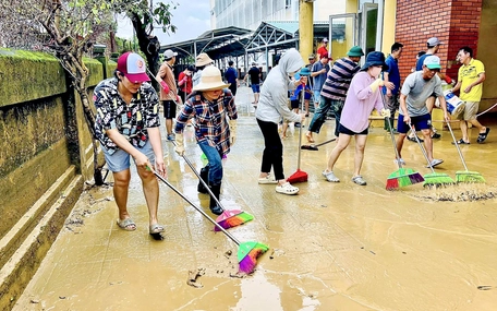 Thầy trò miền Trung gượng dậy sau lũ dữ