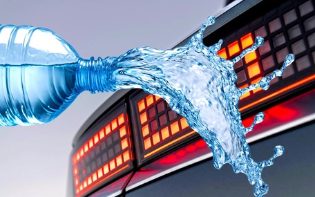 Chỉ đổ một chai nước ra xe điện, tiền sửa thừa đủ mua 2 chiếc Honda SH đắt nhất