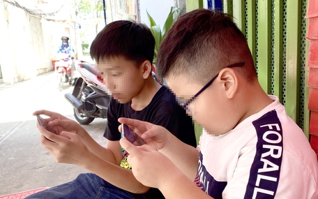 Nhiều nước đã cấm, Việt Nam nên 'quản chặt' trẻ em dùng mạng xã hội