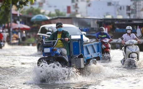 Hơn 20 tuyến đường ở TP.HCM có nguy cơ ngập do triều cường vượt mức báo động hôm nay