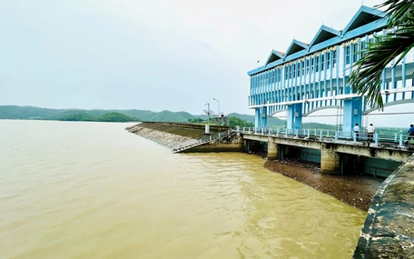Từ sáng 7-12, các hồ Sông Quao, Sông Lũy ở Bình Thuận cũ tăng xả để phòng lũ