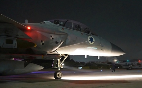 Israel lại tấn công Iran, bắn hạ nhiều drone từ Tehran