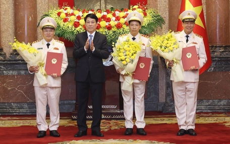 Chủ tịch nước thăng cấp bậc hàm thượng tướng cho 3 thứ trưởng Bộ Công an