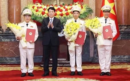 Chủ tịch nước thăng cấp bậc hàm thượng tướng cho 3 thứ trưởng Bộ Công an