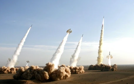 NÓNG: Iran phóng 6 tên lửa đạn đạo tấn công căn cứ Mỹ tại Qatar, sau đó là Iraq