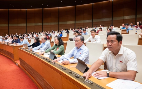 Quốc hội 'chốt' luật quy định công chức, viên chức chỉ có một quốc tịch