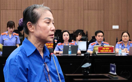 Bà Hoàng Thị Thúy Lan bật khóc, nghẹn ngào nói 'gia đình tôi rất hoàn cảnh'