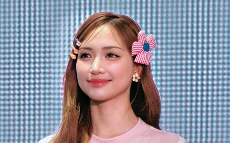 Hòa Minzy: 'Hàng trăm thương hiệu sẵn sàng bỏ nhiều tiền mời tôi quảng cáo'