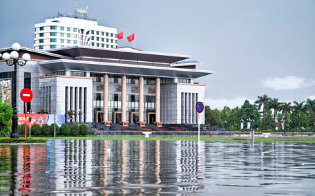 Trung tâm Bắc Giang ngập sâu sau mưa lớn