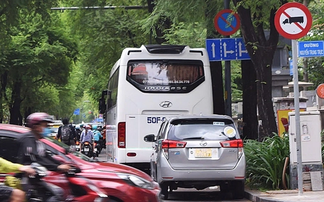 Nghiên cứu lắp đặt thêm camera giám sát, xử phạt lấn chiếm lòng đường, vỉa hè ở TP.HCM