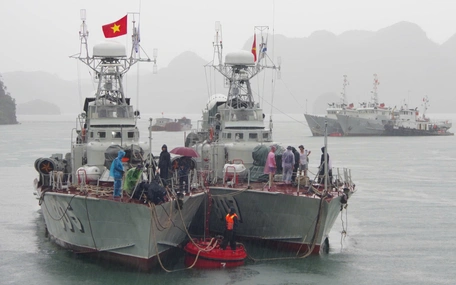 Thủ tướng yêu cầu hạn chế người dân ra đường khi bão số 3 đổ bộ, dông lốc trước bão