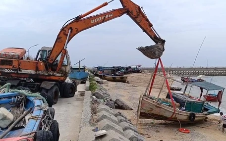 Bão số 3: Hải Phòng bắt đầu mưa, gió cấp 6, sóng biển cấp 8