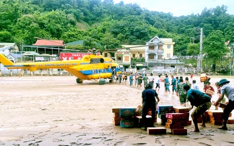 Nối dài chuyến bay nghĩa tình cứu trợ đồng bào vùng lũ xứ Nghệ