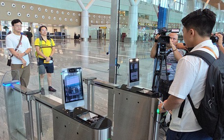 Nhà ga T3 'check-in sinh trắc học', khách đi máy bay không cần xuất trình giấy tờ nào