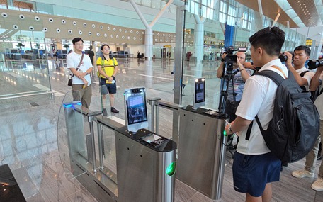 Nhà ga T3 'check-in sinh trắc học', khách đi máy bay không cần xuất trình giấy tờ nào