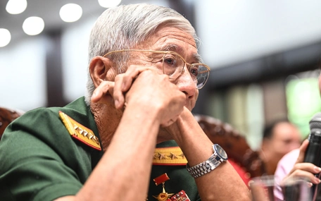 'Trong chiến đấu mà em có hy sinh, hòa bình anh nhớ đem em về nghĩa trang, làm giỗ cho em nhé'