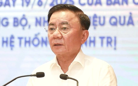 Bộ Chính trị: Giải quyết dứt điểm chế độ với cán bộ, công chức chịu tác động do sắp xếp