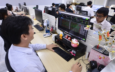 Tin tức sáng 8-8: Dự báo chứng khoán lên 1.600 - 1.650 điểm trong tháng 8