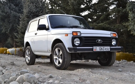 Lada Niva Legend sắp bán ở Việt Nam: Giá 450 triệu đồng, dáng như Jimny