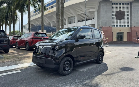 Cận cảnh VinFast Minio Green 'không che': Giá 269 triệu, đèn 'ăn điểm', dễ lại tạo trào lưu độ